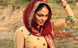 Poster of Laung Laachi featuring Neeru Bajwa